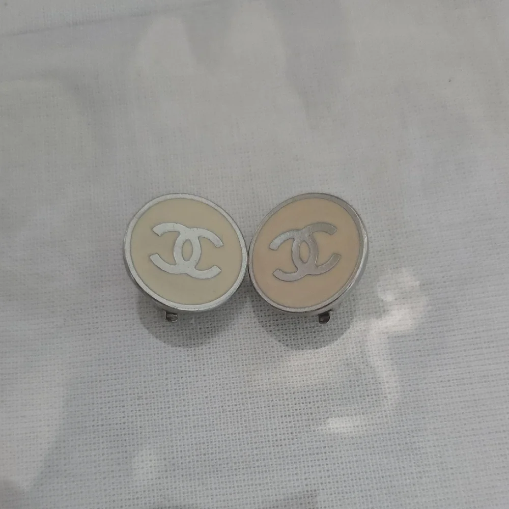CHANEL Cream and Silver Clip-on Earrings - Picture 2 of 9